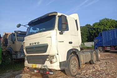 二手中国重汽 HOWO T7H重卡 440马力 6X4牵引车(4.42速比)(国五) 双驱 曼二手牵引车 黄牌图片