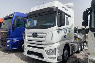 二手一汽解放 J7重卡 560马力 6X4 AMT自动挡牵引车(国六) 双驱 锡柴二手牵引车 黄牌