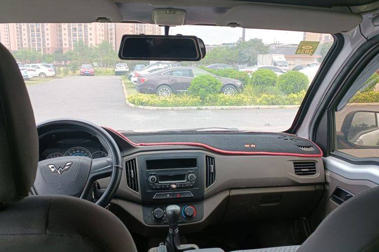 二手上汽通用五菱 125马力 载货车