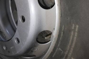二手重汽豪沃(国六) 单桥 曼二手载货车 黄牌图片