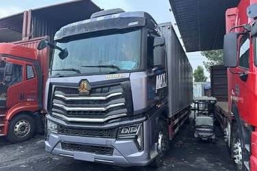二手中国重汽 HOWO MAX 290马力 4X2 9.6米厢式载货车(国六) 单桥 曼二手载货车 黄牌