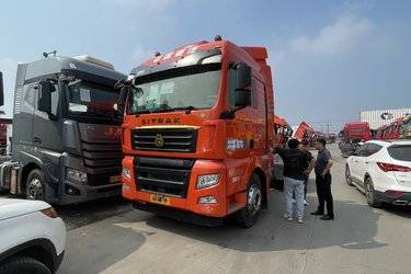二手中国重汽 汕德卡SITRAK G7S重卡 经典版 530马力 6X4 LNG自动档牵引车(国六) 双驱 潍柴二手牵引车 黄牌图片