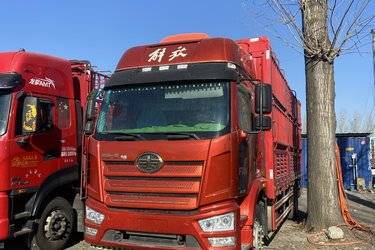 二手一汽解放 J6L中卡 精英版 240马力 4X2 6.75米仓栅式载货车(国五) 单桥 锡柴二手载货车 黄牌图片