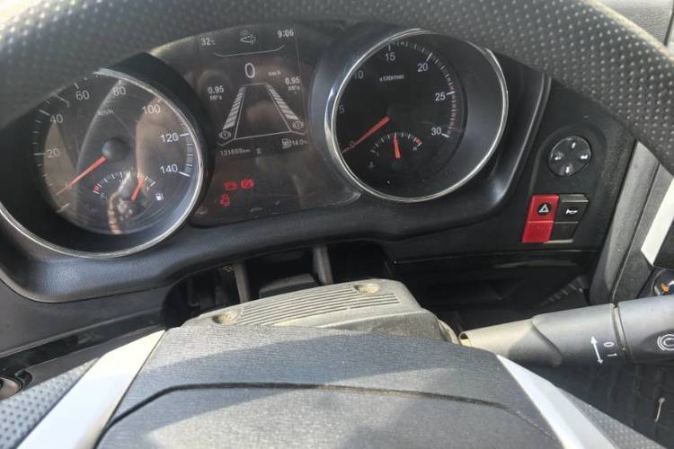 二手东风商用车 245马力 载货车