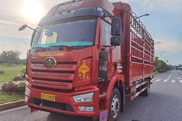 二手一汽解放 J6L中卡 精英版 260马力 4X2 6.75米仓栅式载货车(国六) 单桥 锡柴二手载货车 黄牌图片