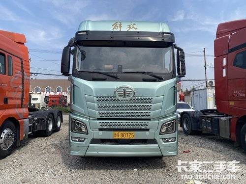 青岛解放 610马力 牵引车