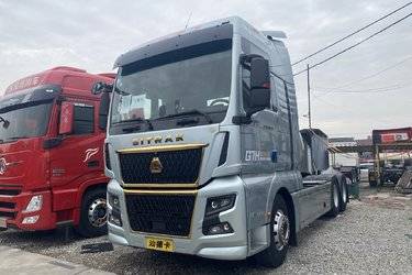 二手中国重汽 汕德卡SITRAK G7H重卡 奢华版 590马力 6X4 LNG自动档牵引车(国六) 双驱 潍柴二手牵引车 黄牌