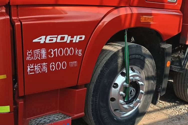 二手青岛解放 560马力 载货车