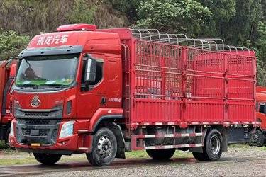 二手东风柳汽 乘龙H5中卡 240马力 4X2 6.8米仓栅式载货车(国五) 单桥 玉柴二手载货车 黄牌图片