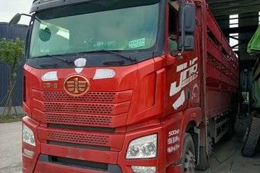 二手青岛解放 JH6重卡 领航版2.0 500马力 8X4 9.4米仓栅式载货车(国六) 前四后八 锡柴二手载货车 黄牌