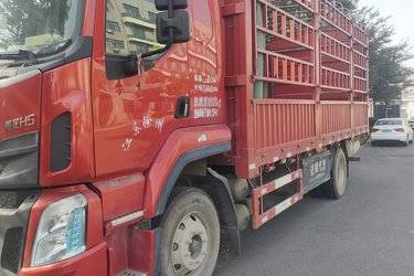 二手东风柳汽 乘龙H5中卡 220马力 4X2 6.8米仓栅式载货车(高顶双卧)(国五) 单桥 东风二手载货车 黄牌
