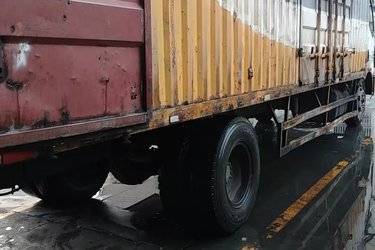 二手一汽解放 J6L中卡 180马力 4X2 5.2米排半厢式载货车(国五) 单桥 东风康明斯二手载货车 黄牌图片