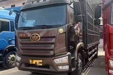 二手一汽解放 J6L中卡 尊享版 260马力 4X2 6.75米仓栅式载货车(国六) 单桥 大柴二手载货车 黄牌图片