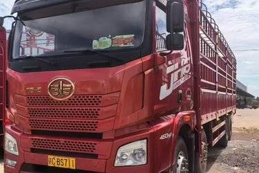 二手青岛解放 JH6重卡 460马力 8X4 9.4米仓栅式载货车(国五) 前四后八 潍柴二手载货车 黄牌图片