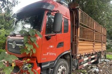二手东风商用车 天锦KR 245马力 4X2 6.75米仓栅式载货车(国五) 单桥 东风康明斯二手载货车 黄牌图片