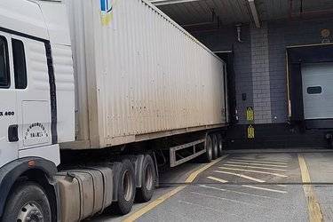 二手中国重汽成都商用车 豪沃V7-X 480马力 6X4 牵引车(国五) 双驱 潍柴二手牵引车 黄牌图片