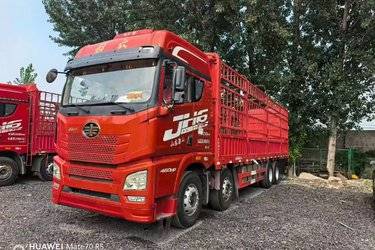 二手青岛解放 JH6重卡 领航版2.0 460马力 8X4 9.4米仓栅式载货车(国六) 前四后八 锡柴二手载货车 黄牌图片
