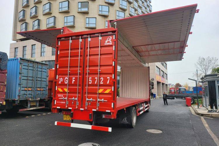 二手一汽解放 240马力 载货车