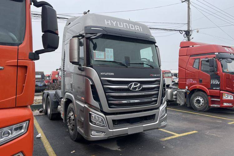 二手现代商用车 520马力 牵引车