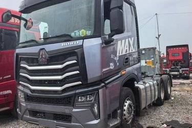 二手中国重汽 HOWO Max重卡 480马力 6X4牵引车(国六) 双驱 潍柴二手牵引车 黄牌图片