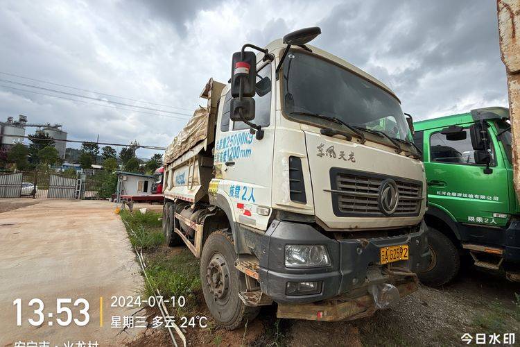 二手东风商用车 350马力 自卸车