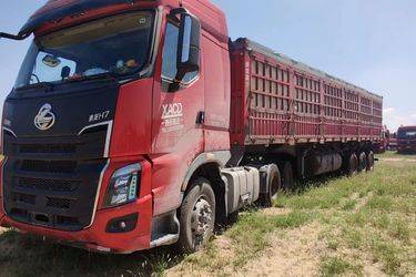 二手东风柳汽 乘龙H7重卡 460马力 6X4牵引车(国五) 双驱 潍柴二手牵引车 黄牌图片
