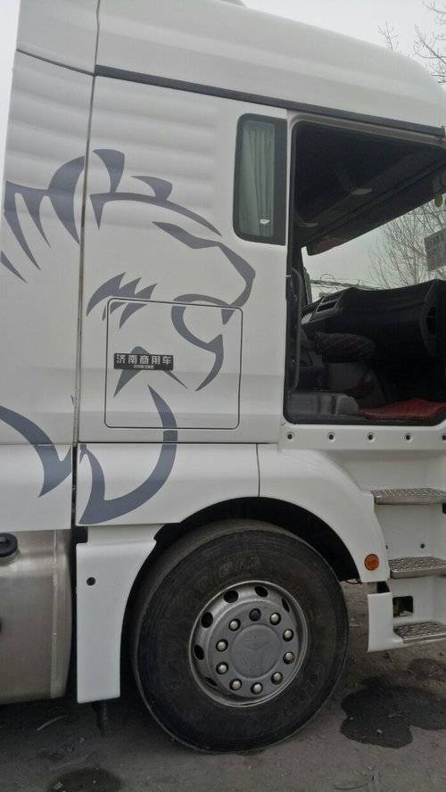 二手牵引车重汽汕德卡540马力