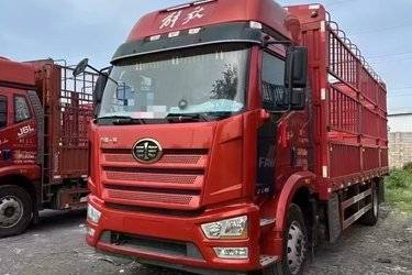 二手一汽解放 J6L中卡 尊享版 260马力 4X2 6.75米仓栅式载货车(国六) 单桥 大柴二手载货车 黄牌