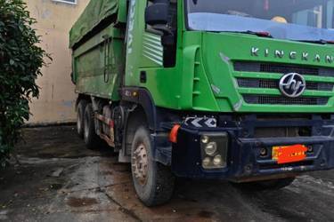 二手上汽红岩 新金刚M500 360马力 6X4 5.6米自卸车(国五) 后八轮 上柴二手自卸车 黄牌图片