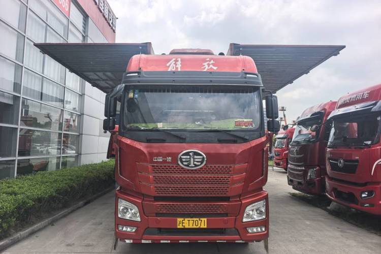 二手青岛解放 290马力 载货车