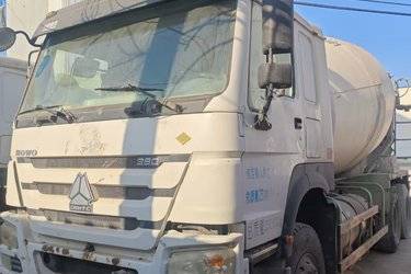 二手中国重汽 HOWO重卡 380马力 8X4 7.02方混凝土搅拌车底盘(国五) 后八轮 潍柴二手搅拌车