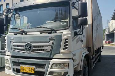 二手东风商用车 嘉运 180马力 7.7米厢式载货车(国五) 单桥 玉柴二手载货车 黄牌