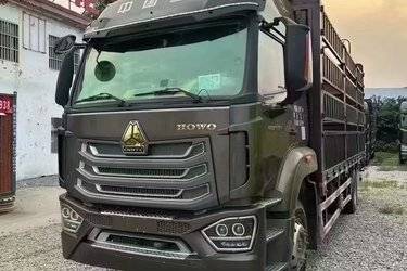 二手中国重汽 豪沃N5G中卡 270马力 4X2 6.75米仓栅式载货车(国六) 单桥 曼二手载货车 黄牌