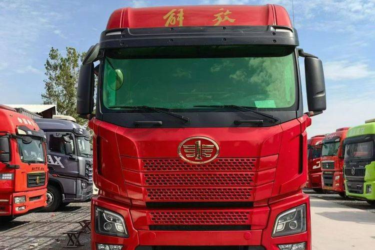 二手青岛解放 580马力 载货车