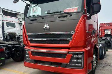 二手中国重汽 HOWO TH7重卡 510马力 6X4 牵引车(国六) 双驱 中国重汽二手牵引车 黄牌图片