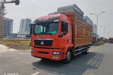 二手中国重汽 汕德卡SITRAK G5中卡 240马力 4X2 6.8米仓栅式载货车(国五) 单桥 中国重汽二手载货车 黄牌图片