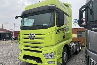 二手一汽解放 J7重卡 620马力 6X4 AMT自动档牵引车(一汽解放12挡)(带液缓)(国六) 双驱 锡柴二手牵引车 黄牌图片