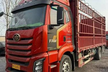 一汽解放 J6G 领航版 320马力 4X2 6.75米仓栅式载货车(国六) 单桥 锡柴二手载货车 黄牌