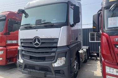 二手奔驰 Actros C重卡 专享版 580马力 6X4 AMT自动挡牵引车(国六) 双驱 福田康明斯二手牵引车 黄牌图片
