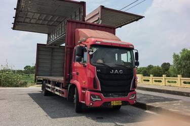 二手江淮 格尔发K5L中卡 185马力 4X2 7.8米厢式载货车(国五) 单桥 玉柴二手载货车 黄牌图片
