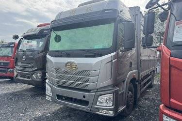 二手青岛解放 JH6 320马力 4X2 6.7米仓栅式载货车(国六) 单桥 锡柴二手载货车 黄牌