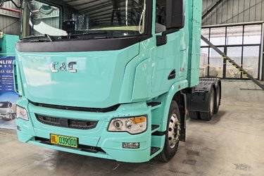 二手联合卡车 U580重卡 580马力 6X4牵引车 双驱 玉柴二手牵引车 黄牌图片