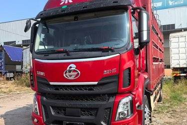 二手东风柳汽 乘龙H5中卡 290马力 4X2 6.8米仓栅式载货车(国六) 单桥 玉柴二手载货车 黄牌图片