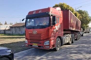 青岛解放 JH6重卡 高效物流型 460马力 6X4牵引车(国五) 双驱 锡柴二手牵引车 黄牌