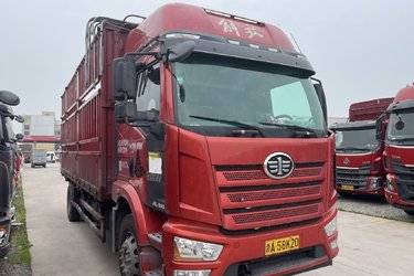 二手一汽解放 J6L中卡 240马力 4X2 6.75米仓栅式载货车(国六) 单桥 大柴二手载货车 黄牌图片