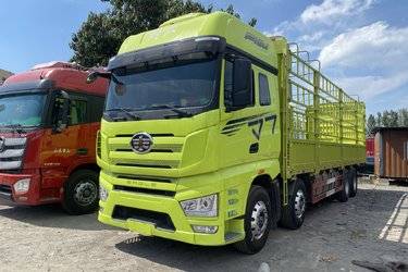 二手一汽解放 J7重卡 经典版 560马力 8X4 9.4米AMT自动档仓栅式载货车(国六) 前四后八 锡柴二手载货车 黄牌图片
