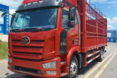 二手一汽解放 J6L中卡 质惠版 240马力 4X2 6.75米仓栅式载货车(国五) 单桥 锡柴二手载货车 黄牌图片
