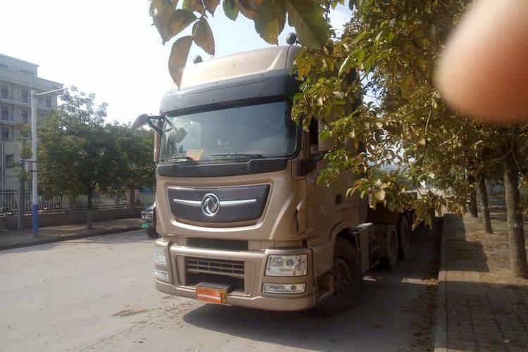 已售东风天龙旗舰480马力牵引车出售