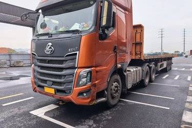 二手东风柳汽 乘龙H7重卡 580马力 6X4牵引车(液缓)(国五) 双驱 玉柴二手牵引车 黄牌图片