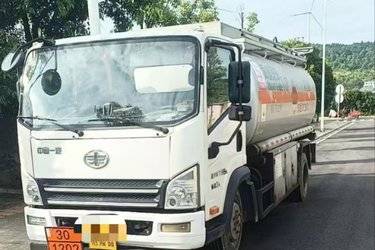 二手油罐车 湖北同威(专威牌) 一汽解放底盘 180图片
